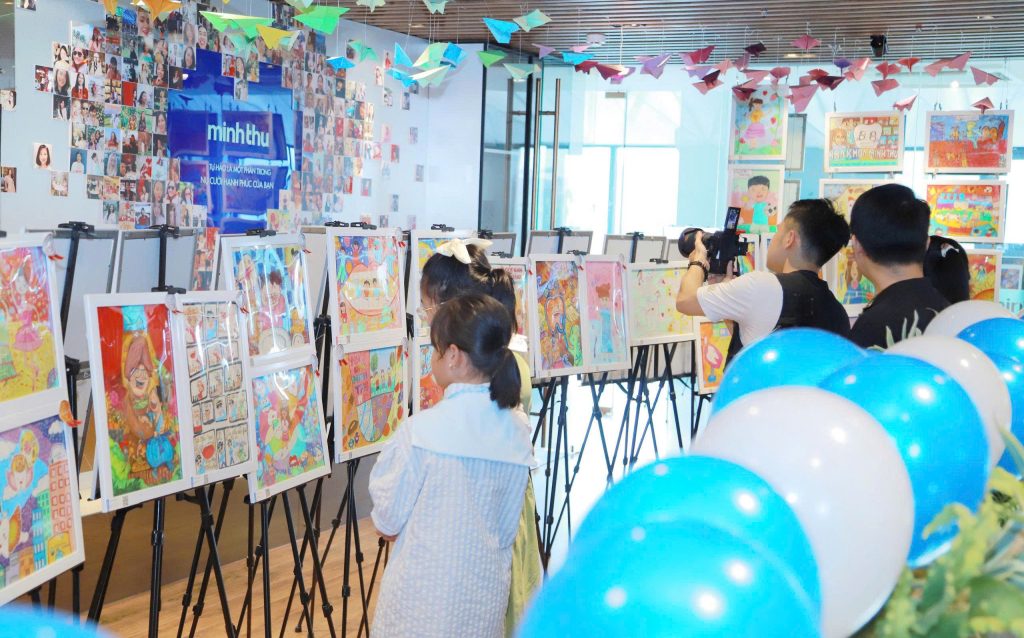 trien-lam-&-trao-giai