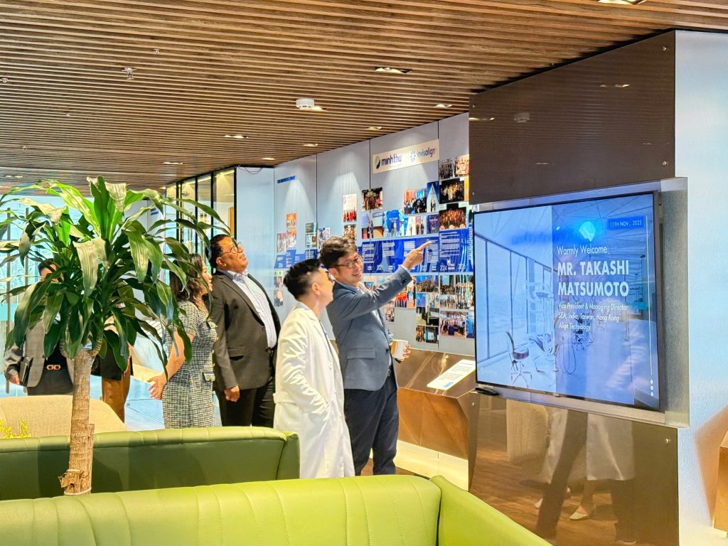 pho-chu-tich-giam-doc-dieu-hanh-dong-nam-a-takashi-matsumoto-tham-nha-khoa-minh-thu